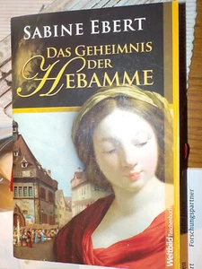 Sabine Ebert DAS GEHEIMNIS DER HEBAMME ISBN 9783828997066 Weltbild TB 2013 Bd.1 - Bild 1 von 6