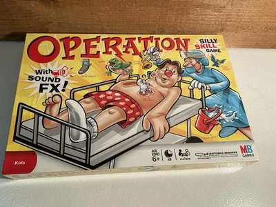 Juego de mesa Operation 2008 de Hasbro completo y funcionando muy bien para niños Foto 1 de 4