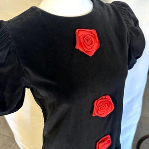 Vestido negro con rosas Sandy Shaw para mujer vintage hecho en EE. UU.  - Imagen 1 de 7