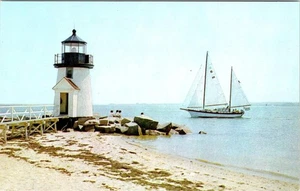 Nantucket, MA Massachusetts Brant Point Light House & Segelboot ca 1950er Postkarte - Bild 1 von 2
