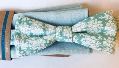 Nuevo Juego de 2 Pajaritas de Bolsillo Cuadradas de Bolsillo Pingüino Estampado Floral Verde 100% Algodón Foto 1 de 4