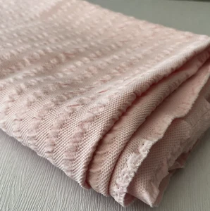 Pastel Pink Stretch Seersucker Fabric 1 1/2 Yards x 62" Wide - Imagen 1 de 7