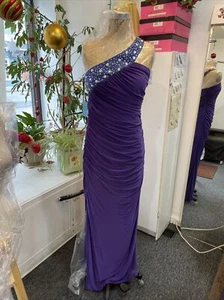 Thea Dora Abschlussball Abend lila One Shoulder Perlen Stretch Kleid Gr. 18-20 - Bild 1 von 10