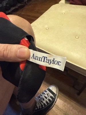 Ann Taylor花卉真丝围巾 — 第 1/2 张图片