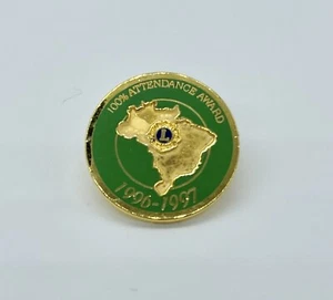 Lions Club 1996-1997 We Serve 100% Attendance Lapel Tie Hat Pin 3/4” - Bild 1 von 4