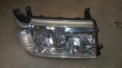 09/2005 a 10/2007 Toyota Landcruiser - Faro (delantero/derecho) 99226-81017 Foto 1 de 4