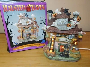 Edificio iluminado de Halloween Haunted Haven - Fábrica de calabazas - Imagen 1 de 3