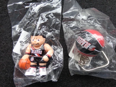 VINTAGE NBA Portland Trail Blazers L'IL Brat Player & Ball  KEYCHAINS 2 Pc Cover