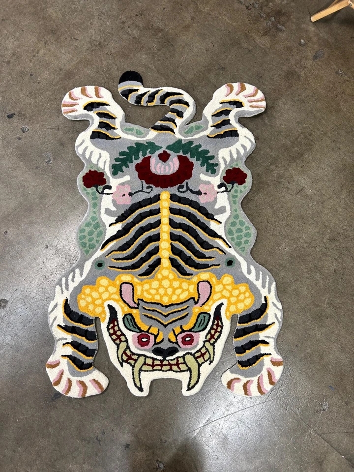 Tibetan Tiger Rug - Royale - 6x4 FEET - Hand Tuffed 100% Wool  - Image 1 of 4