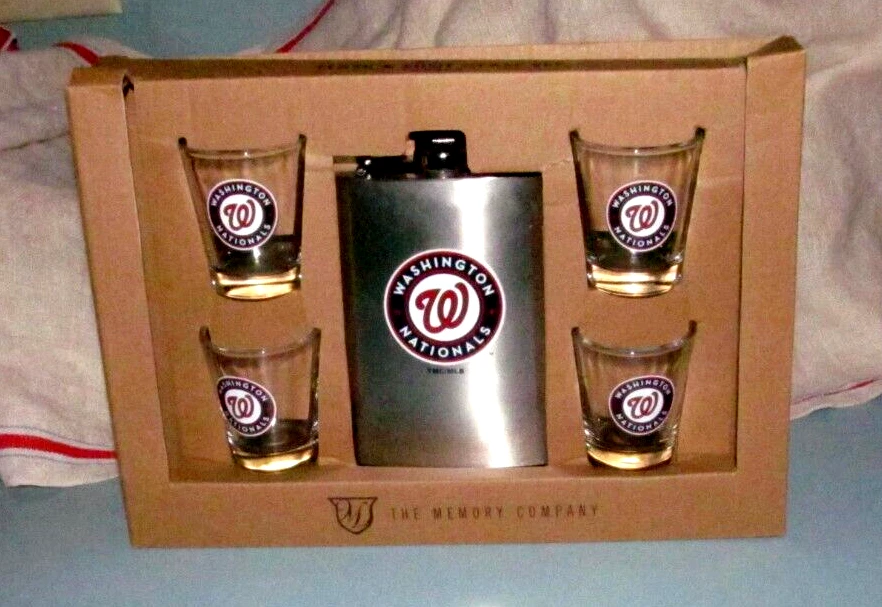 Juego de frascos y vasos de 4 chupitos de los Nacionales de Washington New Memory Company Foto 1 de 1