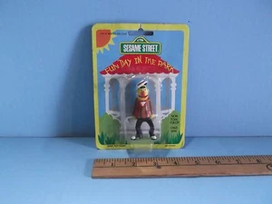 Sesamstraße Spaß Tag im Park BERT 3" Zoll Figur mit Hut & Stock  - Bild 1 von 12