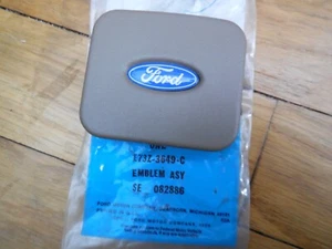 NOS 1987 Ford Tempo Steering Wheel Emblem Sand Beige E73Z-3649-C - Bild 1 von 2