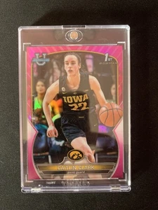 2022 BOWMAN CHROME UNIVERSITY PINK REFRACTOR #50 CAITLIN CLARK ROOKIE RC - Bild 1 von 1