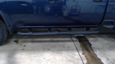 estribo izquierdo conductor 84208271 para Silverado 3500 2022 2752339 Foto 1 de 4