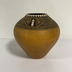 Jarrón de cerámica Talking Earth Steven T Smith 1986 STS estilo nativo figuras grabadas - Imagen 1 de 24