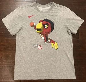 Men’s Nike Atlanta Hawks Mascot Harry the Hawk Grey/Red T-Shirt- Size Large - Picture 1 of 11