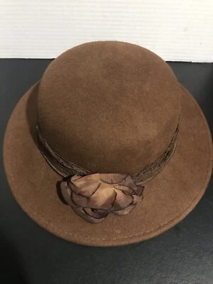 TOP This Inc. Sombrero Flor Fieltro Marrón Con Flor y Encaje Hecho en EE. UU. De Colección Foto 1 de 4