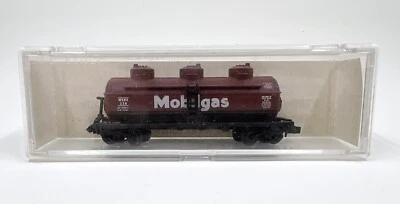 Life-Like #7766 N Scale Gauge Red Mobil Gas 3 Dome WSRX 238 Tanker Train Car - Image 1 of 4