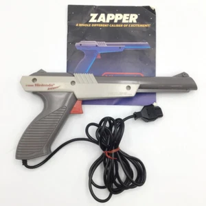 Nintendo 1985 NES Zapper Gun & Manual Duck Hunt Gray OEM Vintage Original - Picture 1 of 11