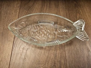 Fischschale aus Glas; Schale in Fischform aus gepresstem Klarglas; Servierschale - Bild 1 von 4