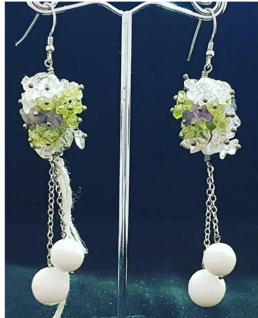 Orecchini in Agata bianca (tinta), pietre miste e Argento 925  - Immagine 1 di 1