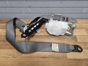 TOYOTA PRIUS MK3 SICHERHEITSGURTVORSPANNER VORNE LINKS GRAU 7S2070-P - Bild 1 von 12