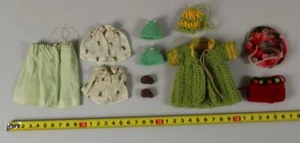 A2/ Puppenkleidung in Barbie Größe - Rock + Schuhe + Jacke + .. - ca. 19 Gr. - Bild 1 von 12