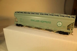 Sinclair Koppers 4 Bay Covered Hopper #143 EXC KD Couplers - Picture 1 of 3