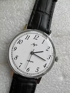 Orologio Vintage Quarzo Sovietico Luch Slim cal.2356 Orologio da Polso Sovietico URSS Quadrante Bianco - Foto 1 di 16