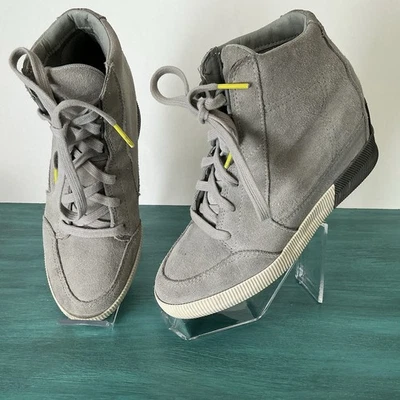 Sorel Out And About Women Sz 7 Wedge Sneakers Grey Suede Waterproof Warm Bootie - Image 1 of 4