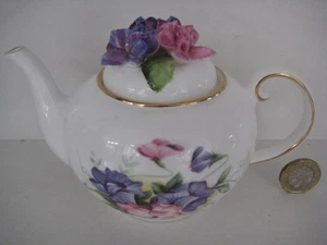 ROYALE STRATFORD COUNTRY COTTAGE TEAPOT FLOWER ENCRUSTED LID SWEET PEA - Picture 1 of 11