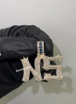 Colgante personalizado de diamantes creados en laboratorio blanco y azul para hombre de plata 925 con tachuelas gratuitas Foto 1 de 4