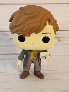 Funko POP! FANTASTIC BEASTS 2 Newt Scamander w Postcard Michael's Exclusive 27 - Picture 1 of 4