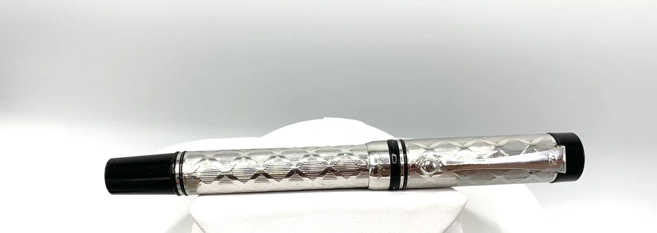 Bolígrafo Laban plateado y negro Foto 1 de 4