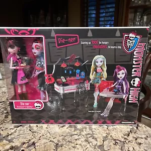 Monster High Draculaura & Operetta 2013 Die-ner Playset Exclusive 2 Pack - NRFB! - Bild 1 von 16