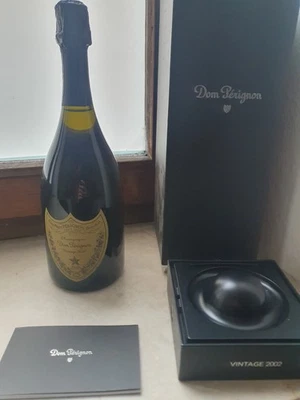 dom perignon 2002 ungeöffnet Verpackung hat leichte gebraucht Spuren  - Bild 1 von 3