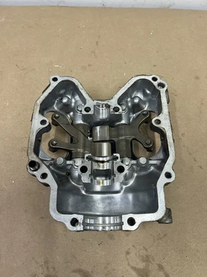 2002 Kawasaki Prairie 650 4x4 Rear Rocker Box Cylinder Head Cap Arms   B631 Foto 1 de 4