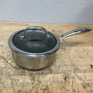Leicht gebrauchter HexClad Hybrid Antihaft Topf, 2 Quart, Stay-Cook Griff mit Deckel - Bild 1 von 4