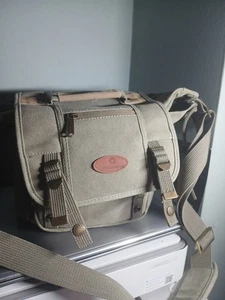 ProMaster DSLR Camera Bag - Maroon - With Shoulder & Waist Strap & Handle - Picture 1 of 2