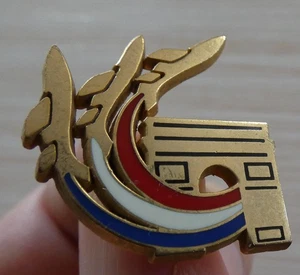 SCHÖNE PINS FLUGZEUG LA PATROUILLE DE FRANCE SOUS L'ARC DE TRIOMPHE PARIS ZAMAC AMC - Bild 1 von 5