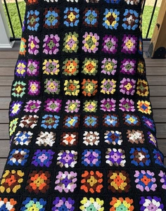 Coperta all'uncinetto nonna quadrata afgana giro multicolore 64" x 36" fatta a mano - Foto 1 di 8