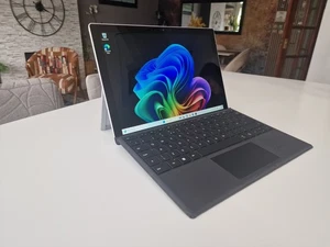 Microsoft Surface Pro 7  i5-1035G4 8GB 256GB With Keyboard  - Picture 1 of 6