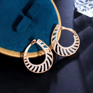 Süße gelbvergoldet Zirkon CZ symmetrische Ohrstecker Damen Schmuck - Bild 1 von 13