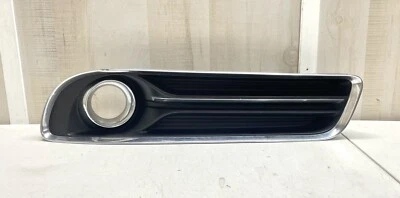 CHRYSLER 300 2011-2016 OEM IZQUIERDA IZQUIERDA IZQUIERDA IZQUIERDA LUZ ANTINIEBLA BISEL MOLDURA 11LX-197AB Foto 1 de 4