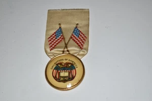 DAUGHTERS OF AMERICA BADGE W/ AMERICAN FLAG RIBBON - VINTAGE (PB#135) - Picture 1 of 3