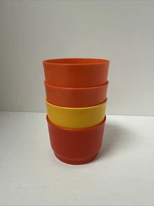 4 Stück Tupperware #1229-13, 1229-16, 1229-1834/35 orange Snackbecher (ohne Deckel) - Bild 1 von 4