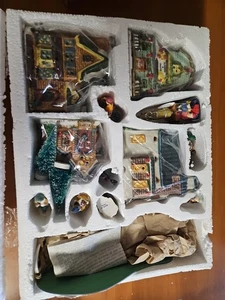 Pueblo de Navidad iluminado de 16 piezas por LTD International artículo 10797 nuevo en caja - Imagen 1 de 4
