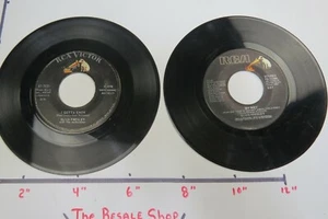Lot of 2 Vintage Collectible Elvis Presley 45 Vinyls  (Sterilized) - Picture 1 of 5