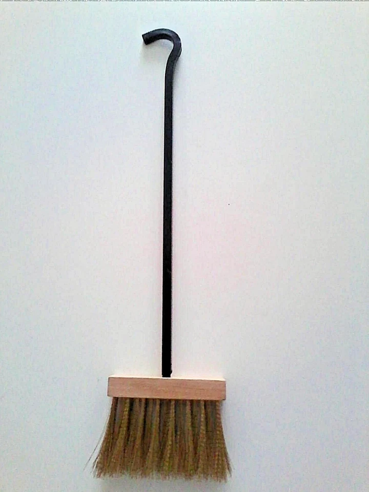 SPAZZOLA / SCOPINO CAMINETTO IN OTTONE CON MANICO IN FERRO VERNICIATO - Immagine 1 di 1