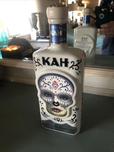 Collectable White Ceramic KAH Tequila Blanco 0.7L Bottle Cork Stopper EMPTY - Picture 1 of 2